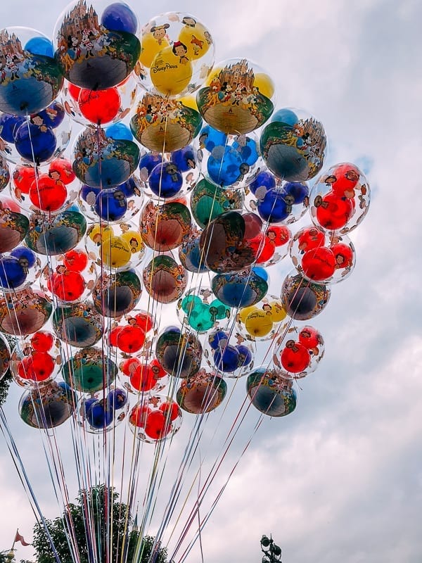 Shanghai Disneyland balloons by thewoksoflife.com