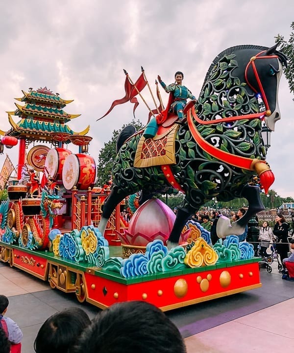 Disney Shanghai Parade - Mulan by thewoksoflife.com