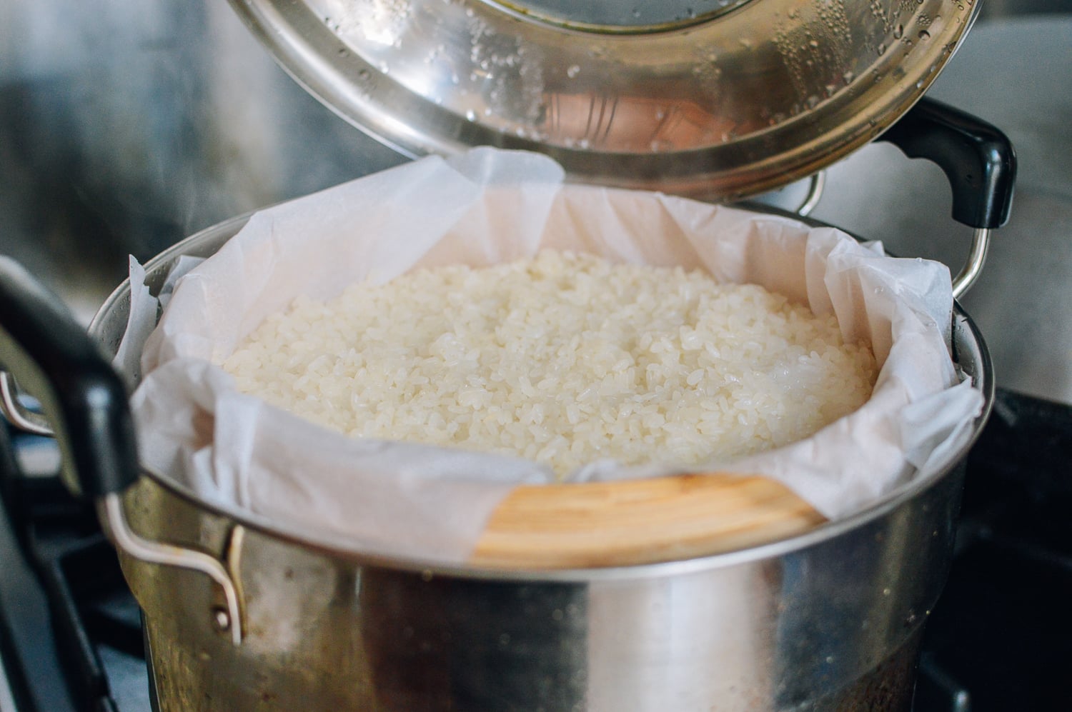 Steamed glutinous rice, thewoksoflife.com