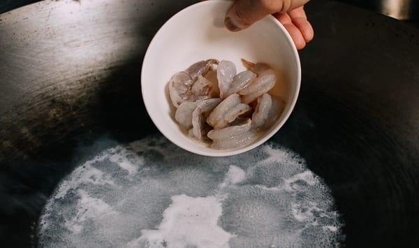 Blanching Shrimp, thewoksoflife.com