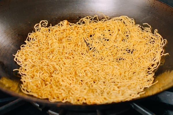 Frying Hong Kong Egg Noodles, thewoksoflife.com