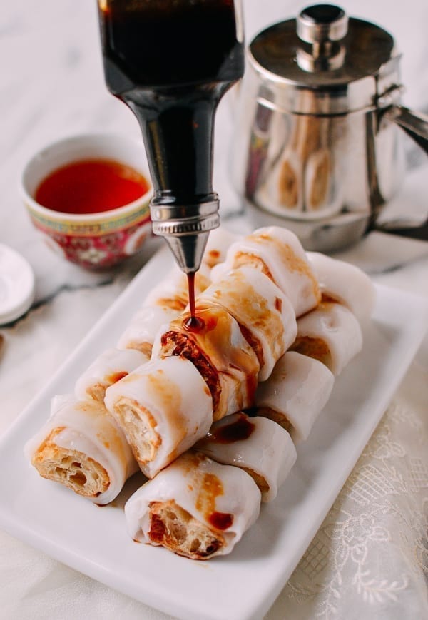 Zhaliang (Fried Dough Rice Noodle Rolls)