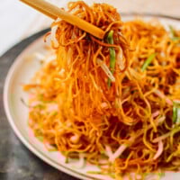 Picking up soy sauce pan-fried noodles with chopsticks