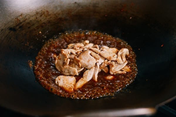 Chicken added back to wok, thewoksoflife.com