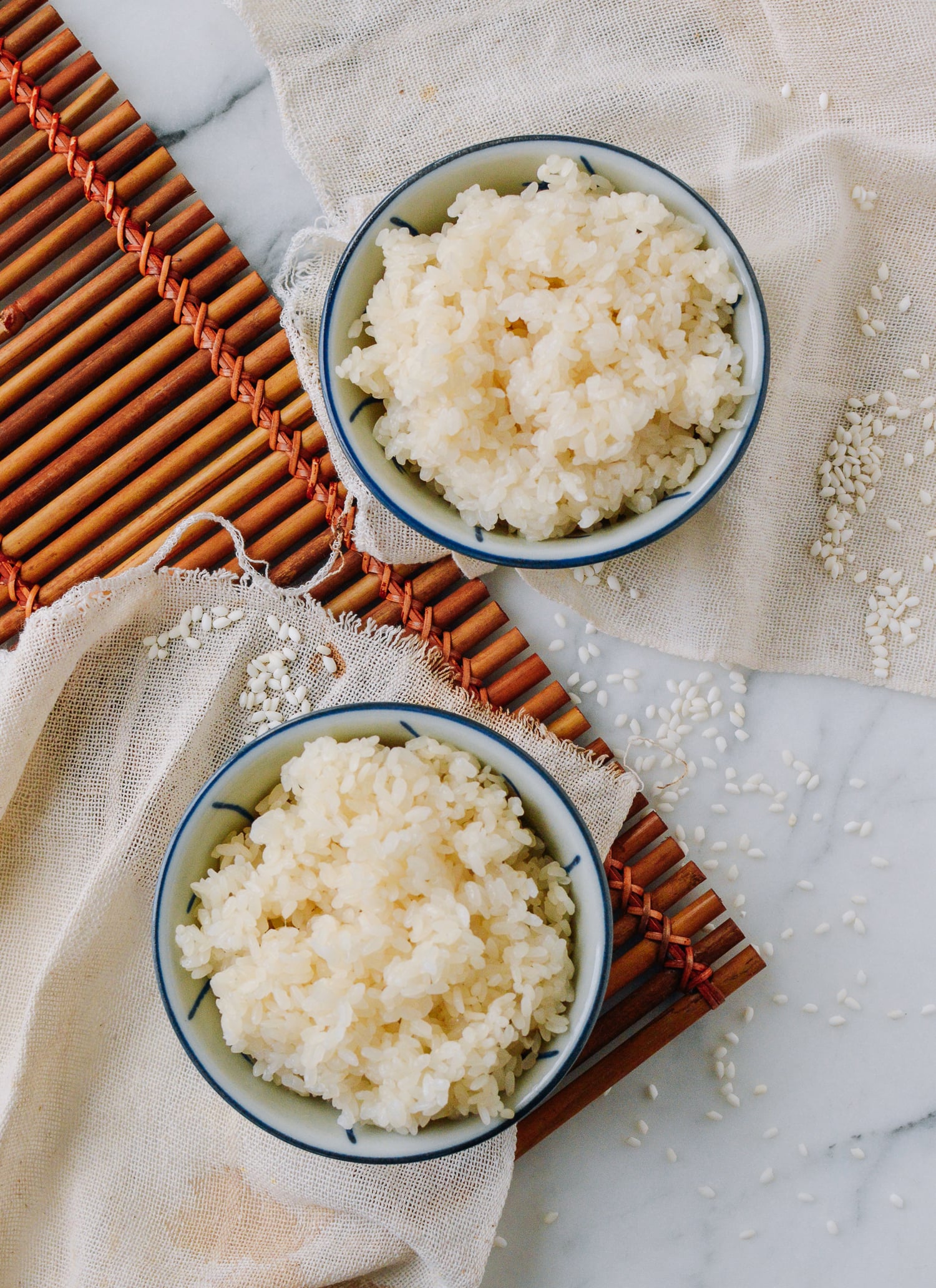 two bowls of glutinous rice