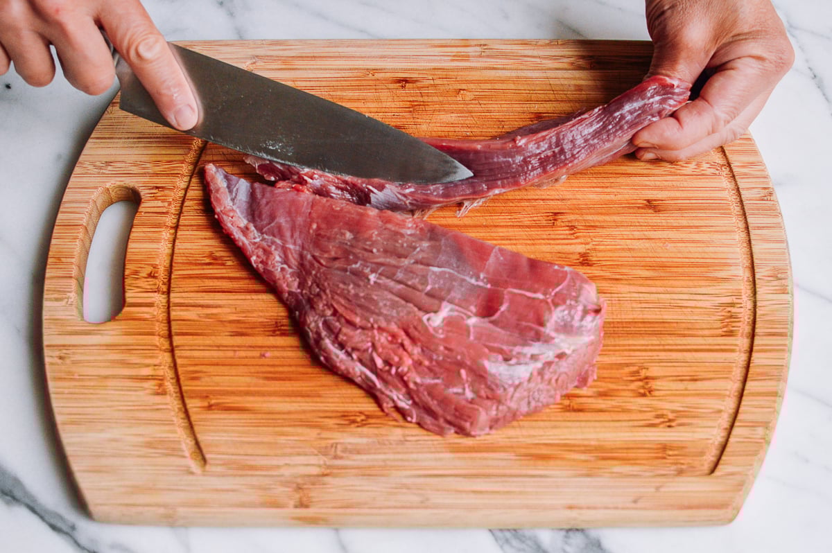 cutting flank steak strips by thewoksoflife.com