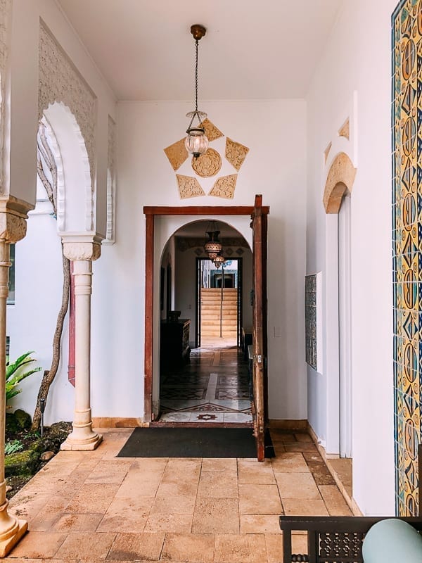 Shangri La hallways, thewoksoflife.com