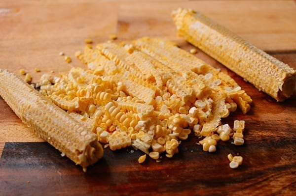 Cutting corn kernels off cob, thewoksoflife.com