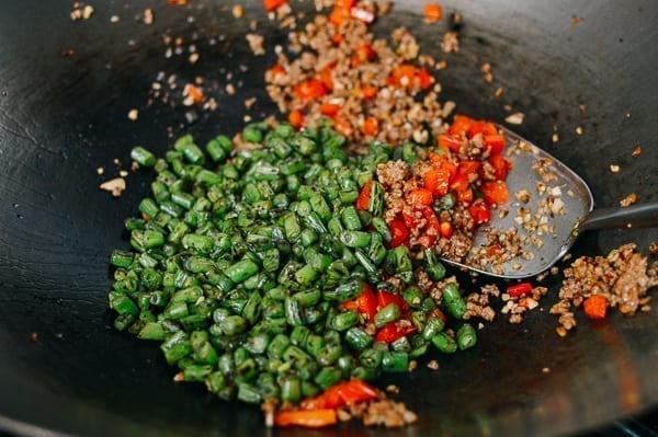 Adding green beans back to wok, thewoksoflife.com
