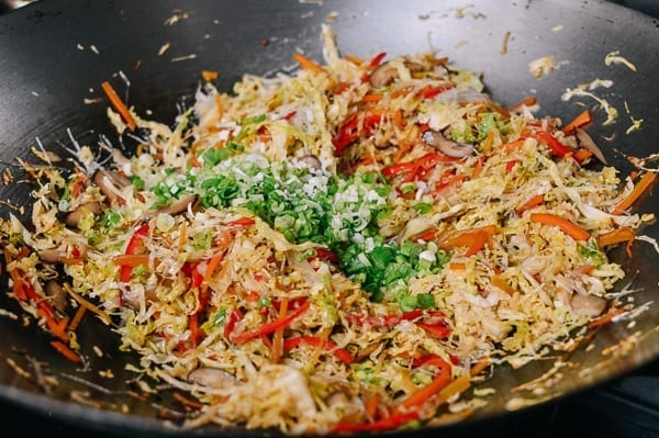 Adding scallions, thewoksoflife.com