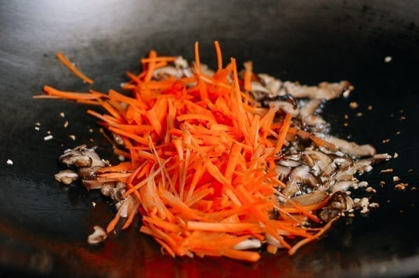 Adding carrots to wok, thewoksoflife.com