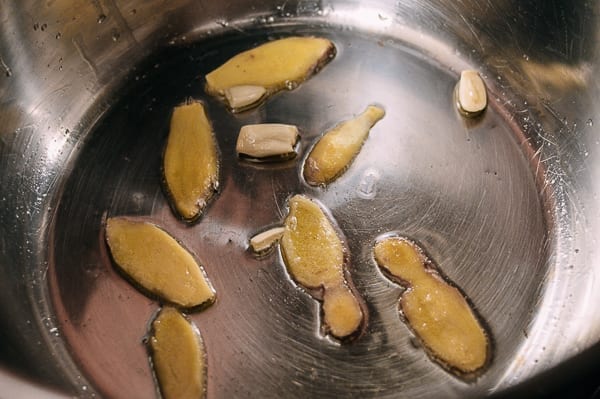 Ginger and garlic in oil, thewoksoflife.com