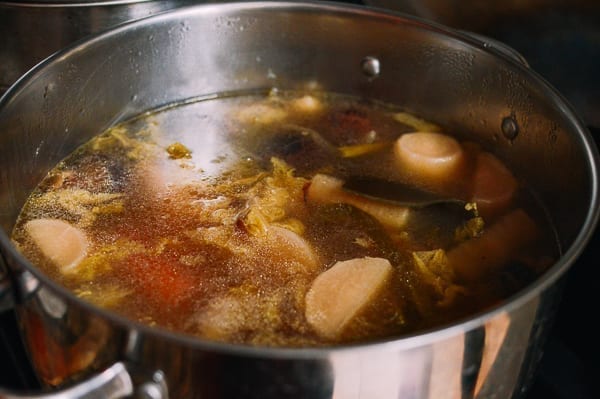 Simmering vegetable stock, thewoksoflife.com