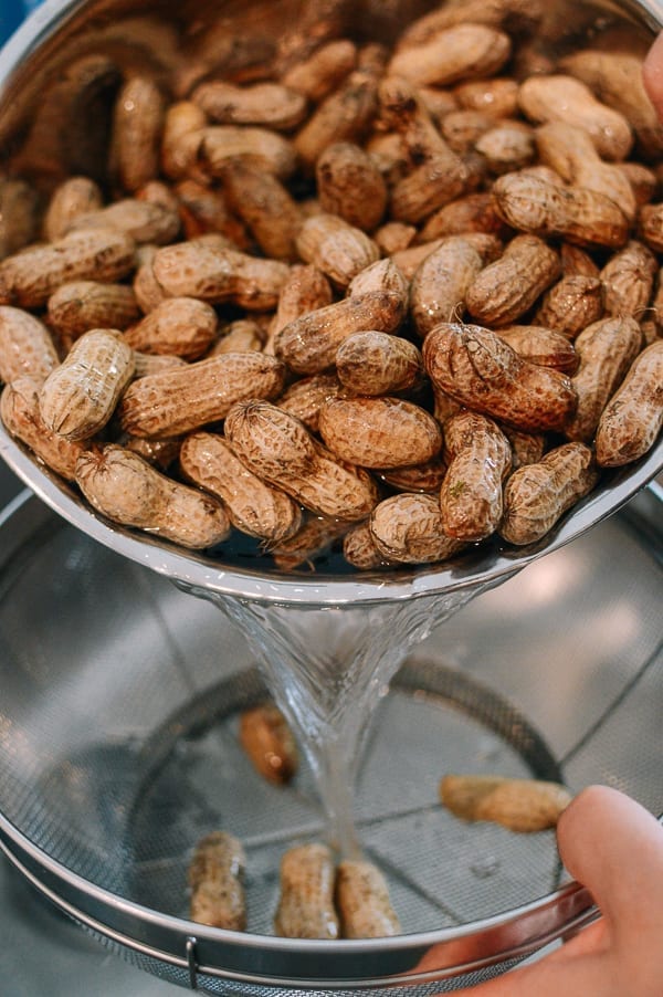 Washing fresh raw peanuts, thewoksoflife.com