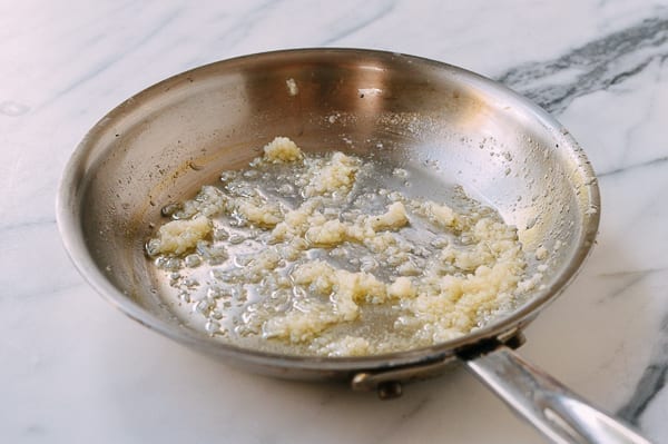 Garlic lightly fried in oil, thewoksoflife.com