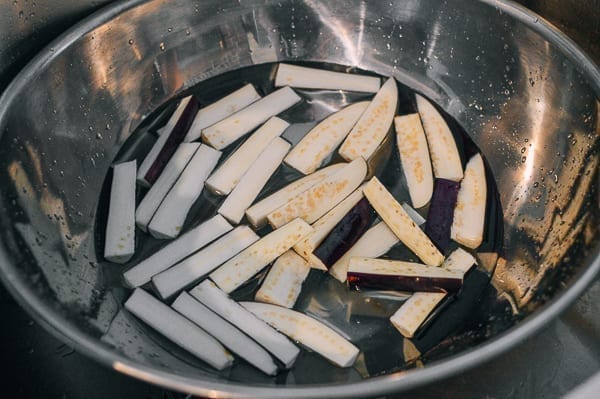 Soaking eggplant in vinegar water, thewoksoflife.com