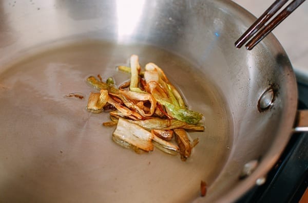 Crisping up white parts of scallions, thewoksoflife.com