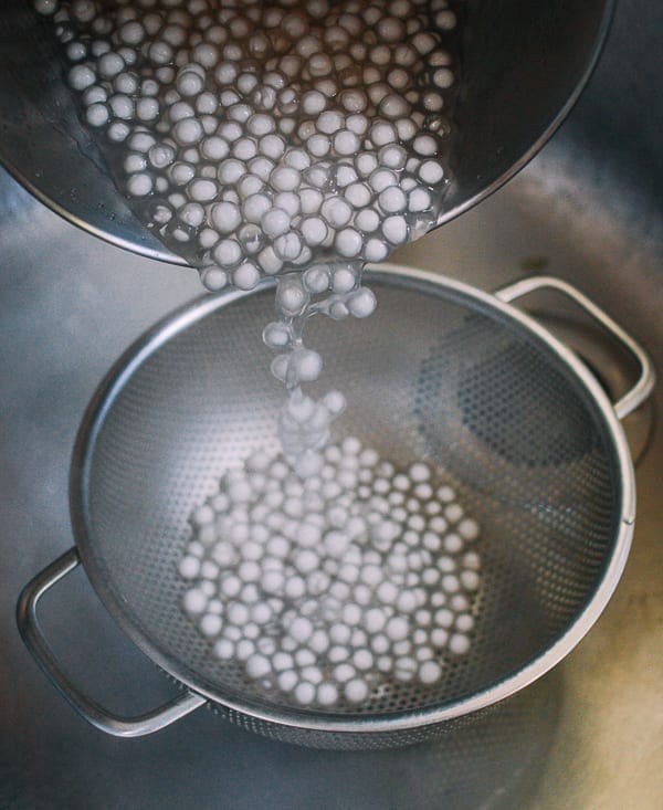 Draining tapioca pearls, thewoksoflife.com