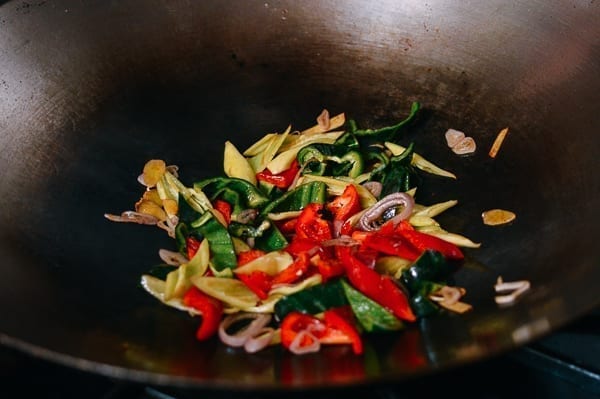 Adding peppers to wok, thewoksoflife.com