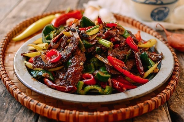 Hunan Beef with peppers, thewoksoflife.com
