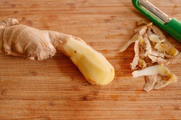 Peeling ginger, thewoksoflife.com
