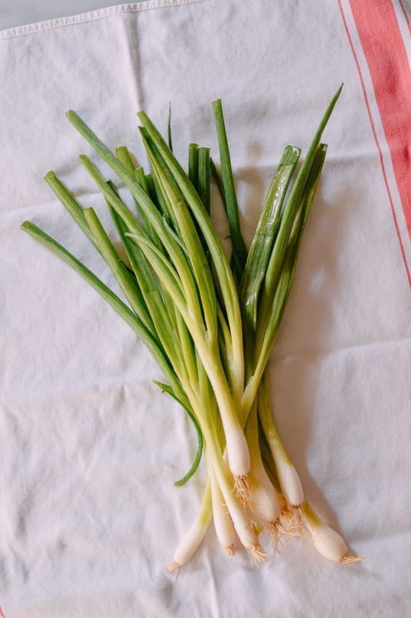 Drying Scallions, thewoksoflife.com