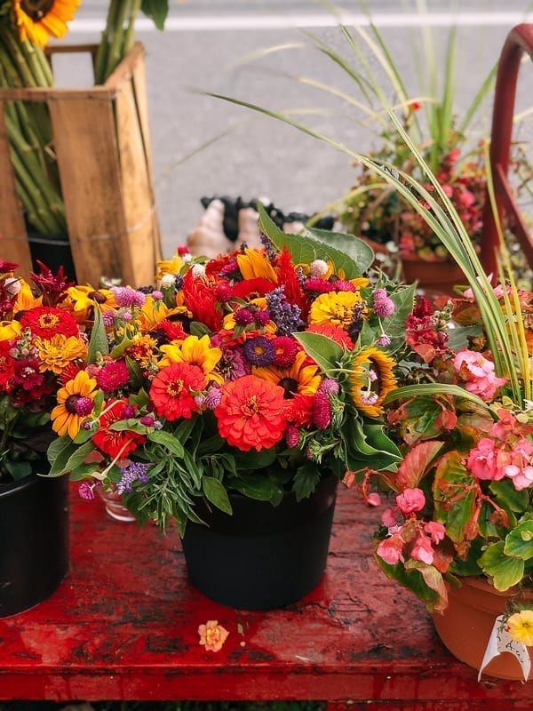 Hamptons Farm Stand Flowers, thewoksoflife.com