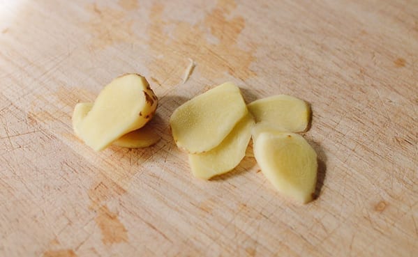 Sliced ginger, thewoksoflife.com