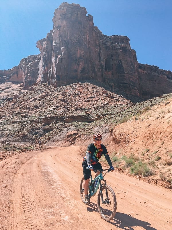 John - Mountain biking Moab White Rim trail by thewoksoflife.com