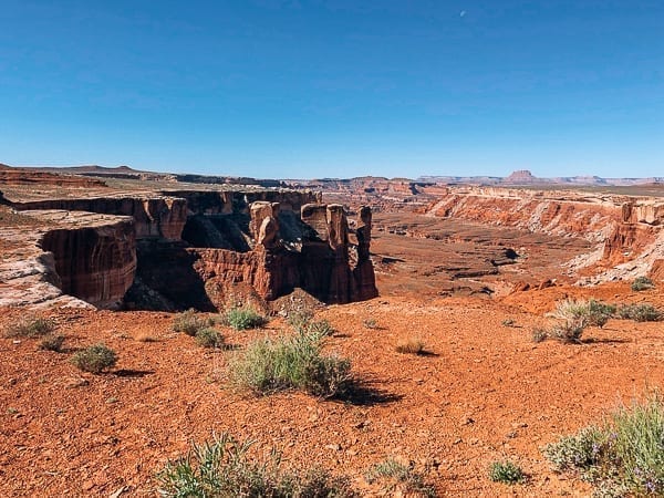 Canyon views from White rim trail in Canyonlands by thewoksoflife.com