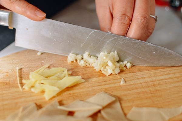 Chopping ginger and garlic, thewoksoflife.com