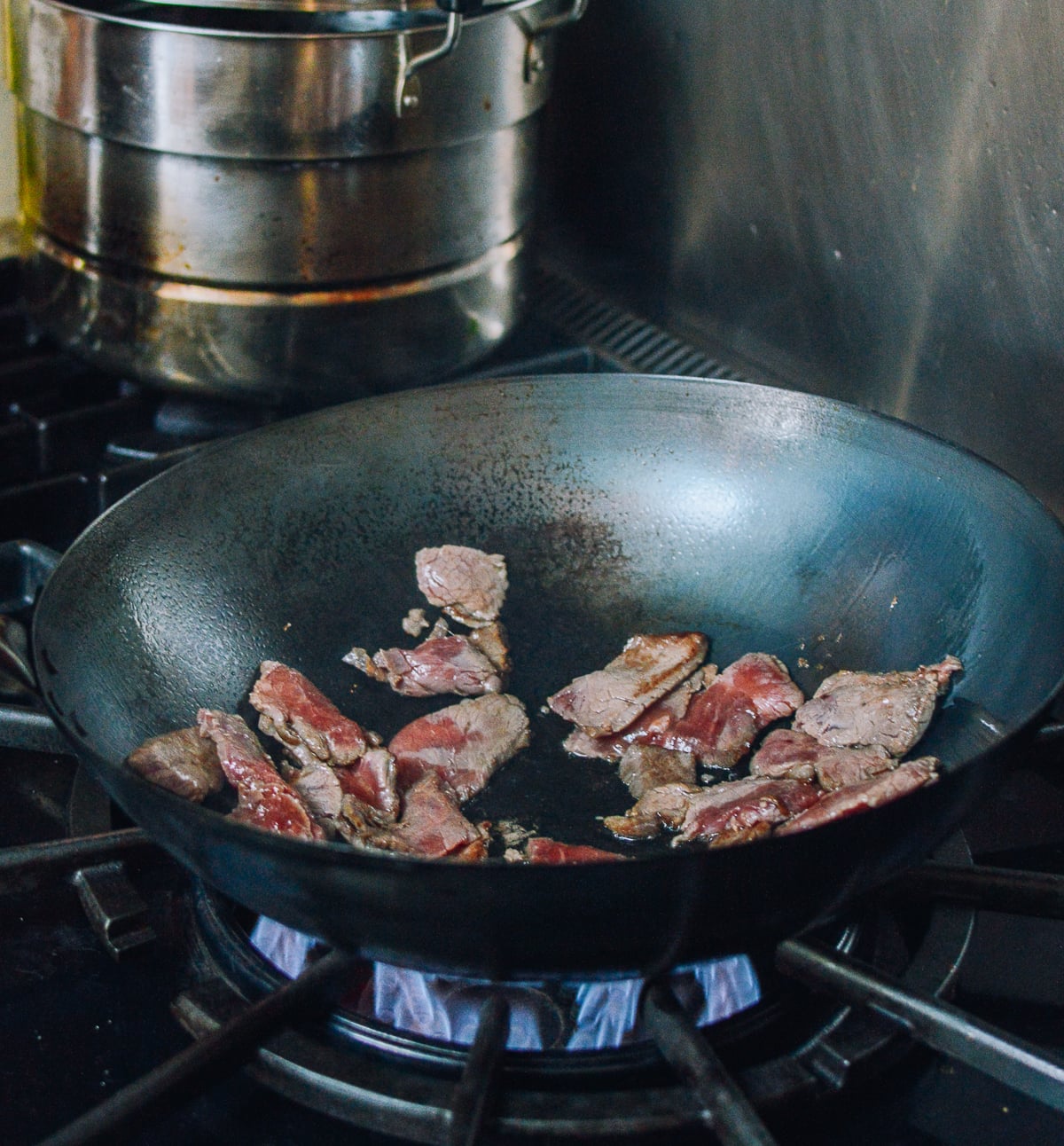 Searing beef in wok, thewoksoflife.com