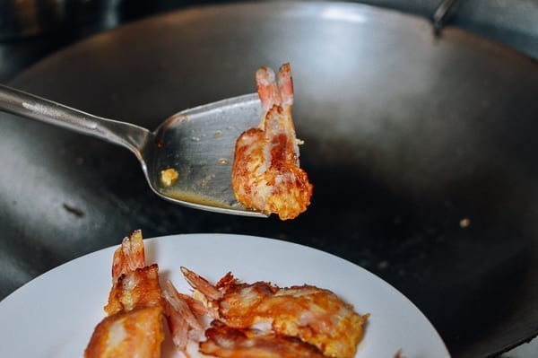 Transferring shrimp to plate, thewoksoflife.com