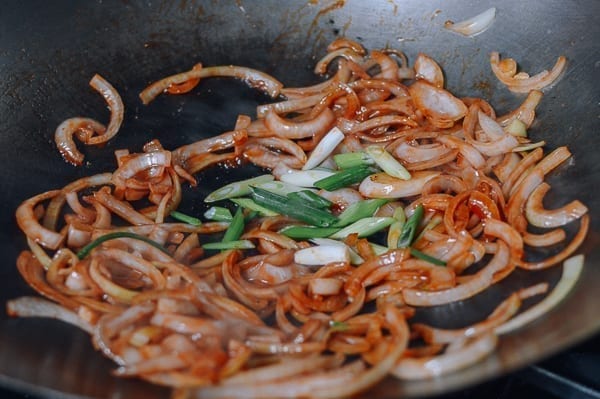 Adding scallions, thewoksoflife.com