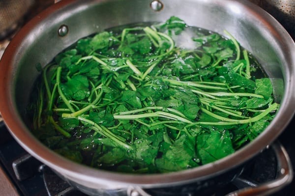 Blanching watercress, thewoksoflife.com