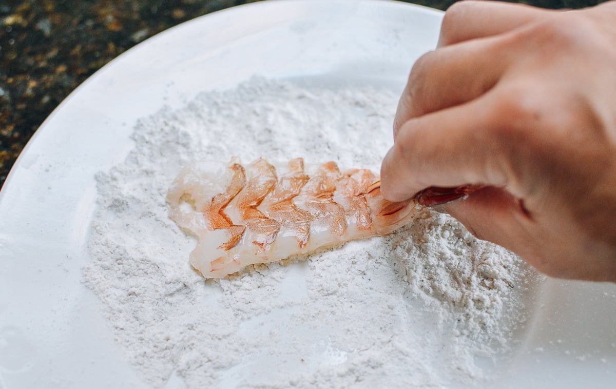 Dredging shrimp in flour, thewoksoflife.com