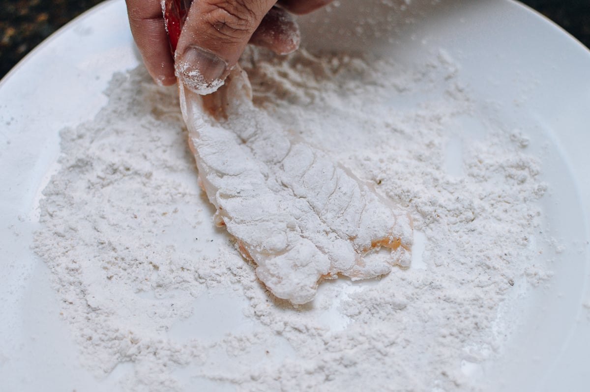 Dredging shrimp in flour, thewoksoflife.com