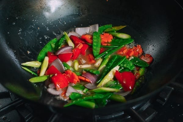 Adding sauce mixture, thewoksoflife.com