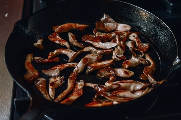 Caramelizing oyster mushrooms, thewoksoflife.com