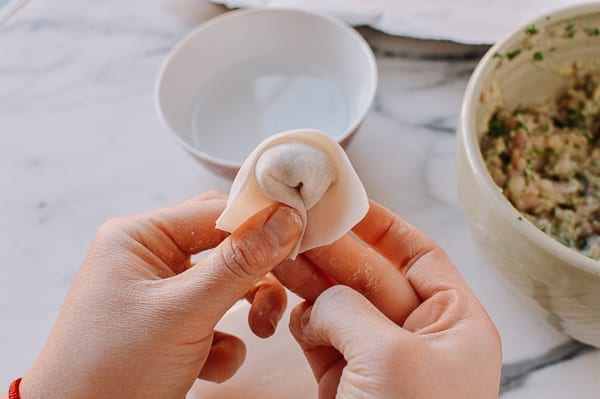 Folding chicken wonton, thewoksoflife.com