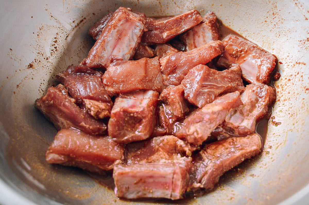 Ribs coated in marinade, thewoksoflife.com