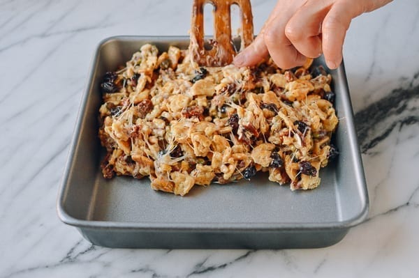Shaping marshmallow treats in baking pan, thewoksoflife.com