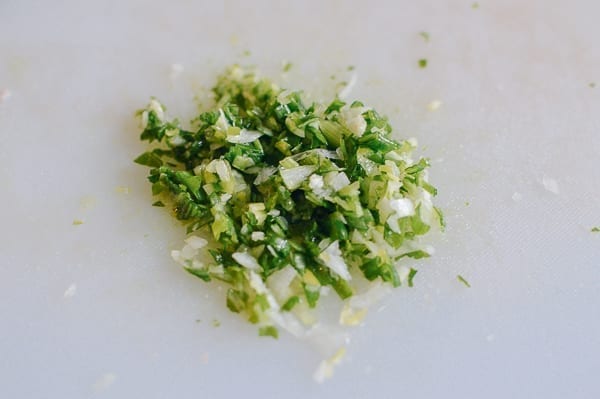 Minced scallions, thewoksoflife.com