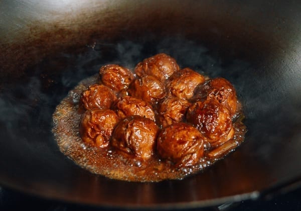 Reducing sauce for braised gluten balls, thewoksoflife.com