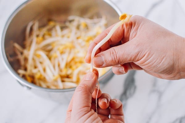 Trimming ends from soybean sprouts, thewoksoflife.com