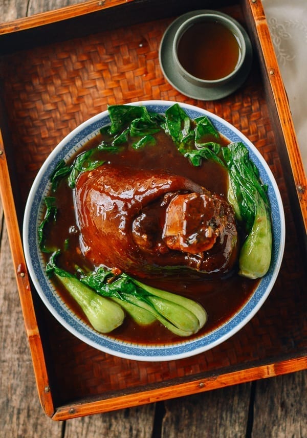 Chinese Ti Pang (红烧蹄膀), thewoksoflife.com