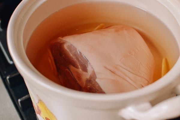 Blanching pork hock, thewoksoflife.com