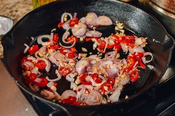 Cooking garlic, shallots, and chilies, thewoksoflife.com