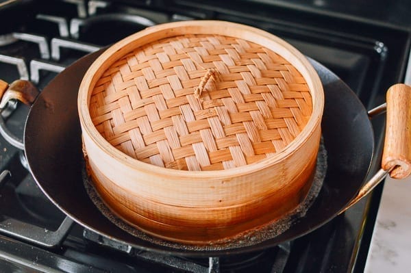 Bamboo steamer in wok, thewoksoflife.com