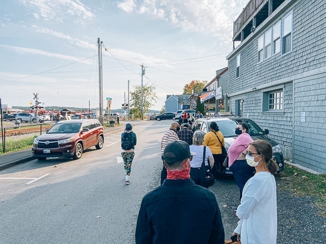 Line for Red's Eats, thewoksoflife.com